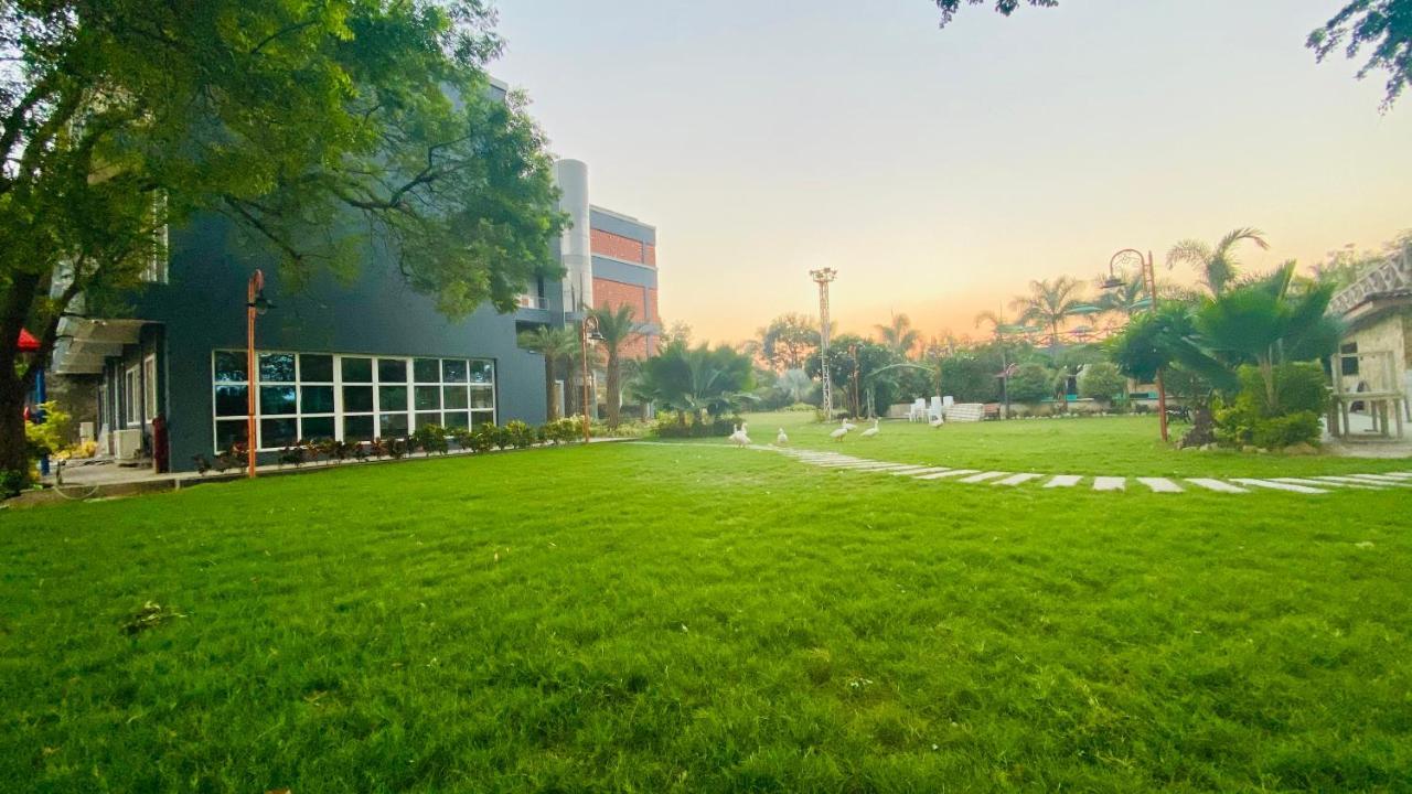 Krishna Riverside Resort Vasad Экстерьер фото
