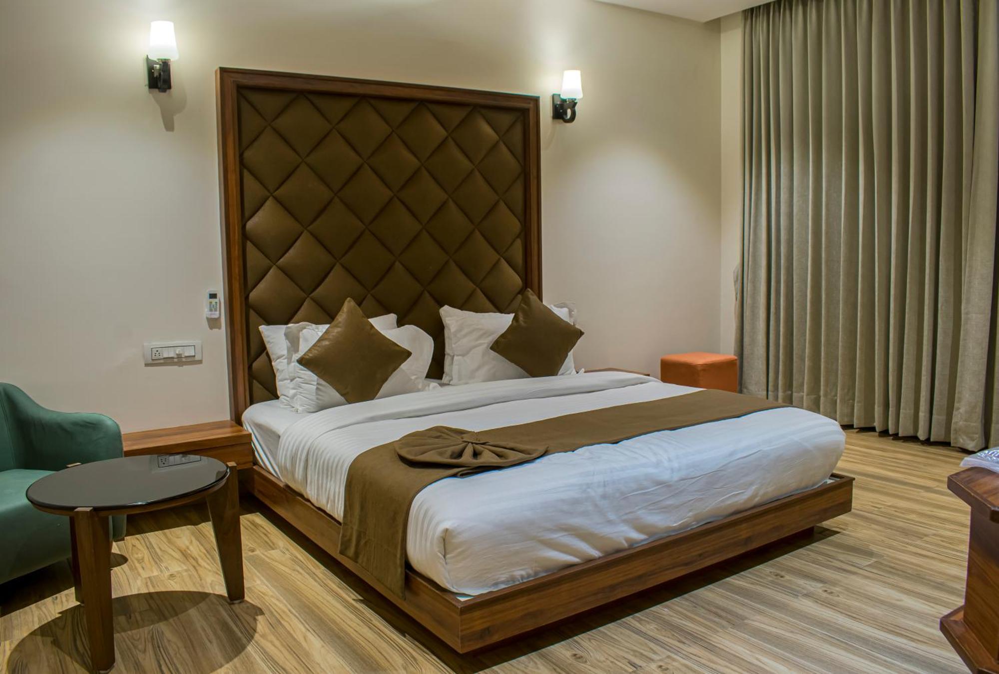 Krishna Riverside Resort Vasad Экстерьер фото