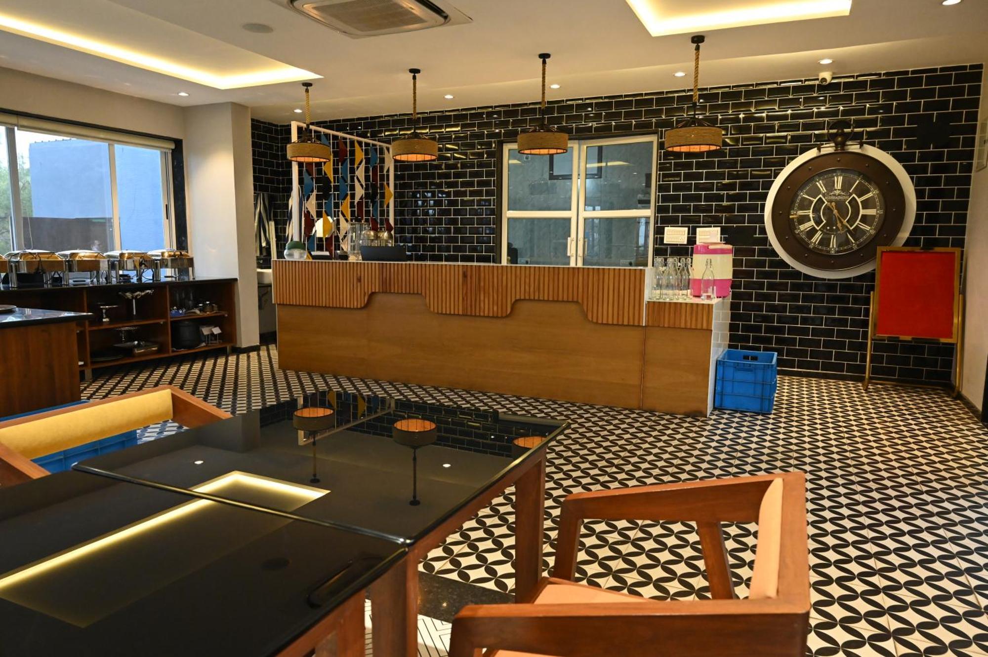 Krishna Riverside Resort Vasad Экстерьер фото