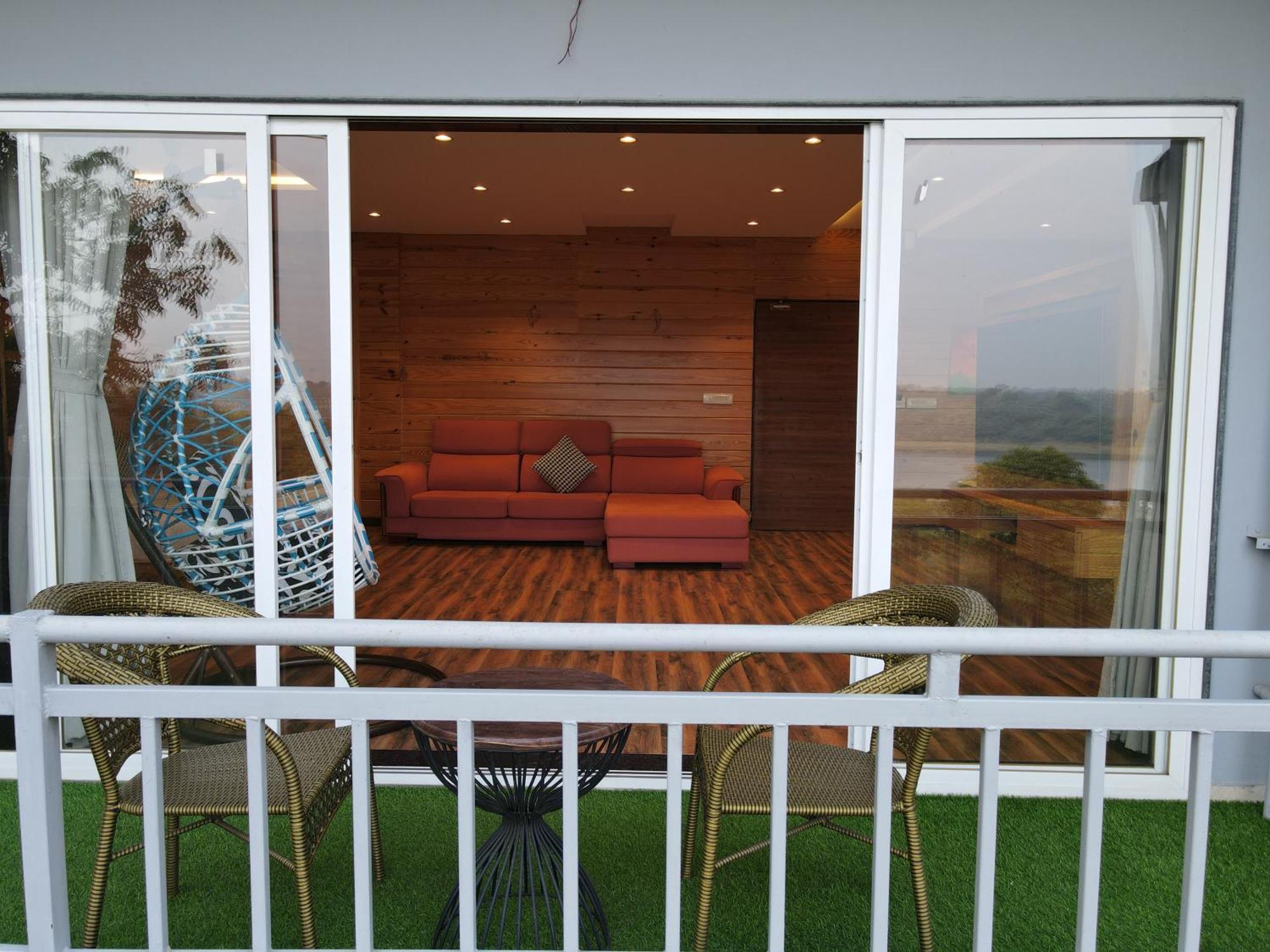 Krishna Riverside Resort Vasad Экстерьер фото