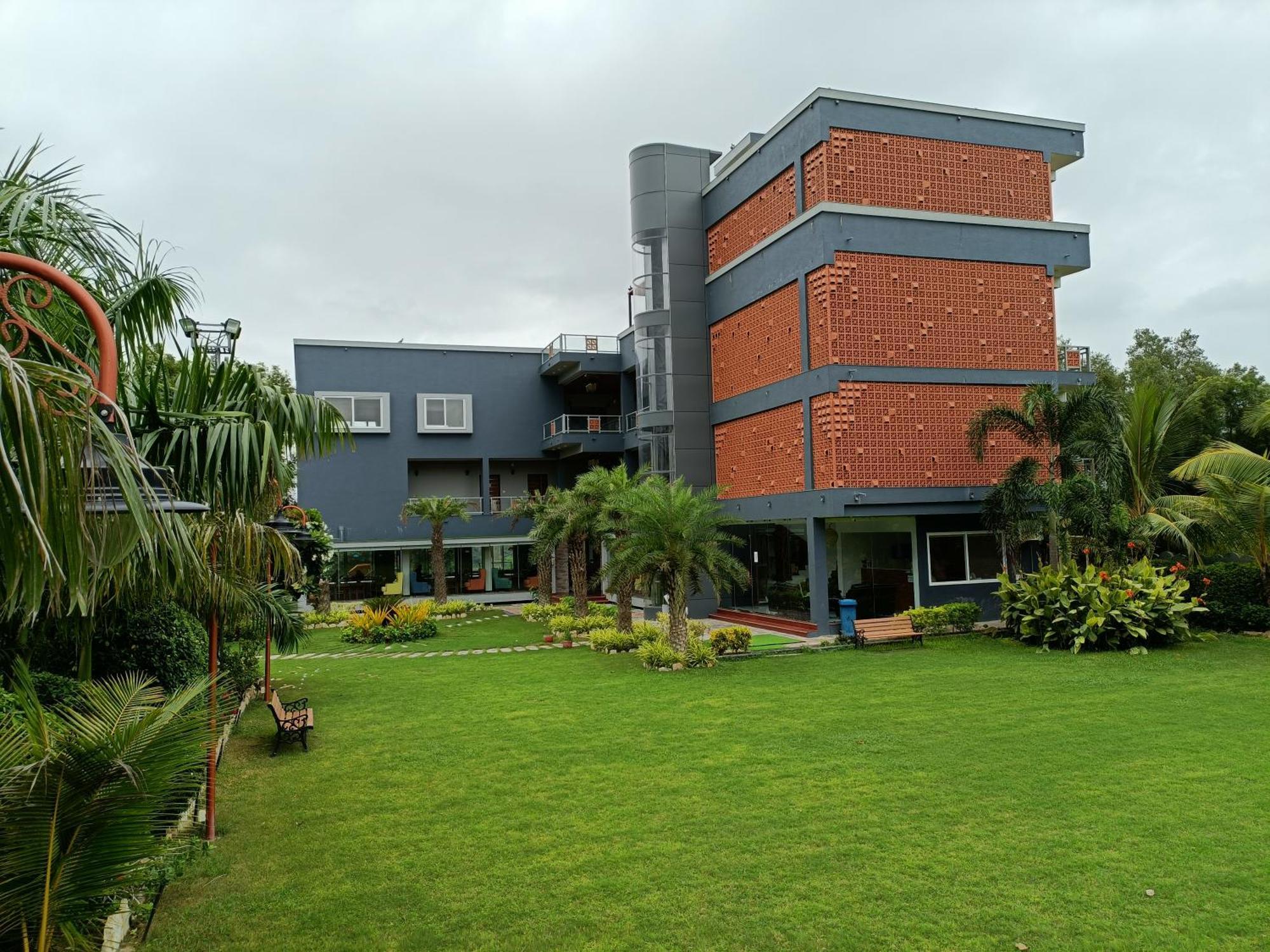 Krishna Riverside Resort Vasad Экстерьер фото